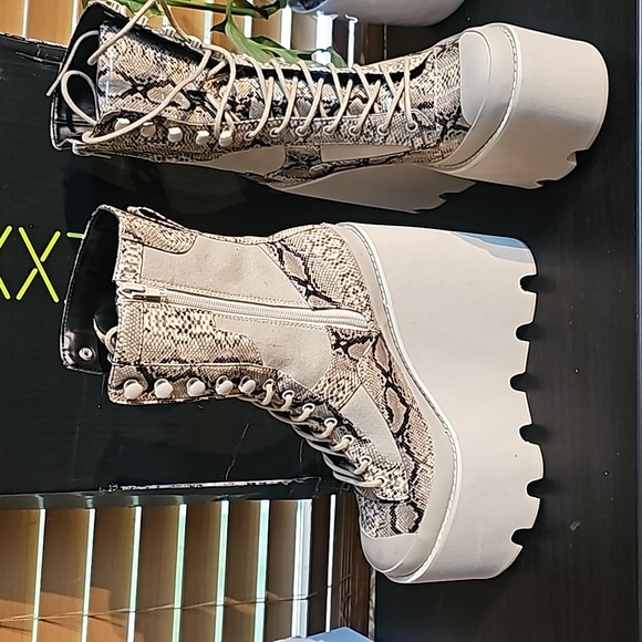 Club Exx Traitor Boots - Picture 5 of 10